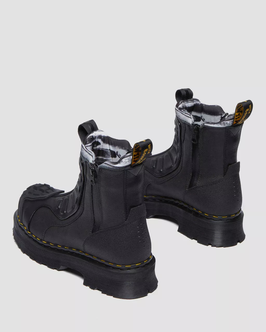 DR MARTENS 2976 Protect Leather Chelsea Boots