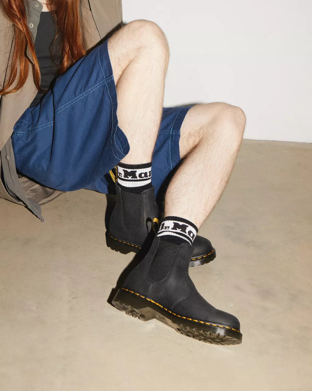 DR MARTENS 2976 Waxed Full Grain Leather Chelsea Boots