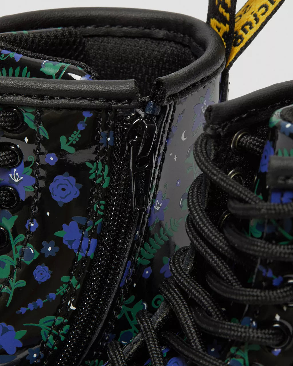 1460 T Black Mystic Garden
