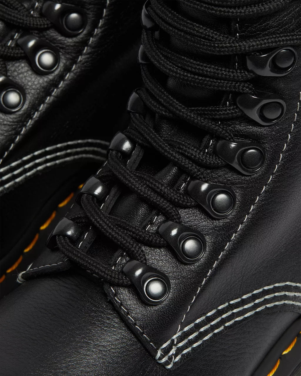 DR MARTENS 1460 Leather Boots HDW