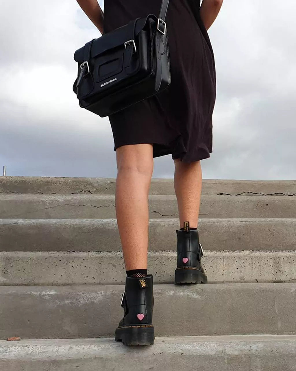DR MARTENS 11 Inch Kiev Smooth Leather Satchel