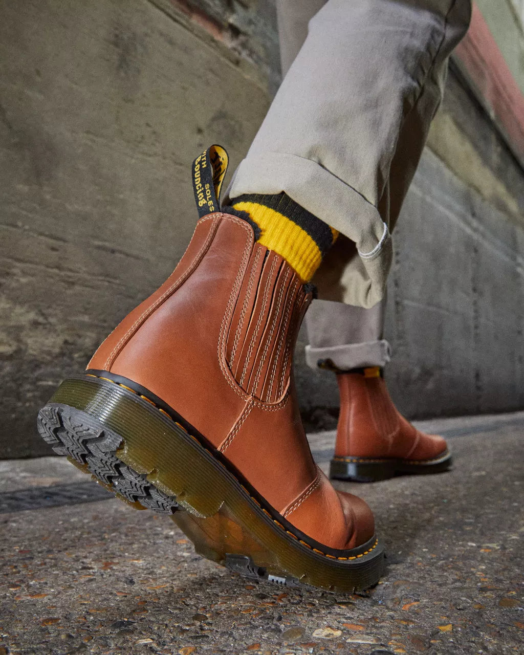 2976 DM's Wintergrip Leather Chelsea Boots