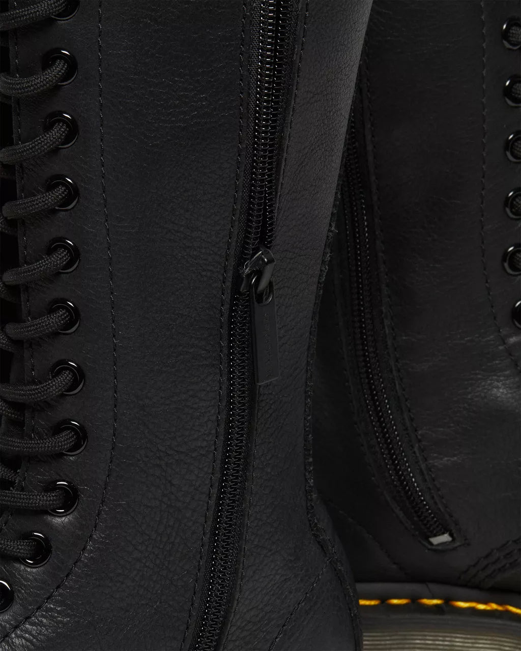 DR MARTENS 1B99 Virginia Leather High Boots