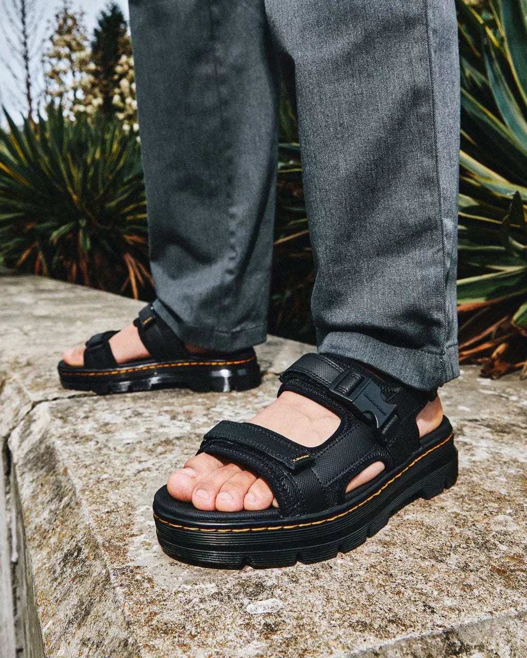 DR MARTENS Forster Strap Webbing Sandals